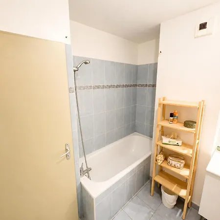 Apartment Idealement Situee En Face Du Canal, En Centre Ville, Quartier Calme Arbore Narbonne